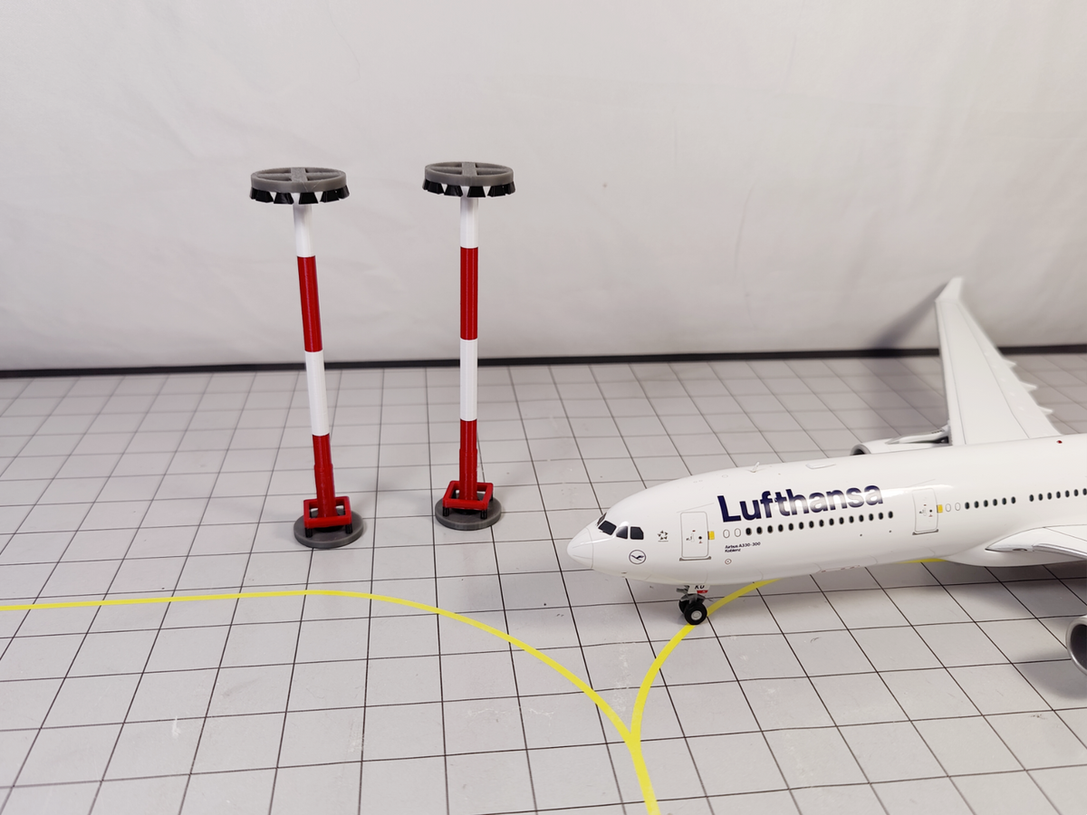 Airport Floodlights x10 Red/White Lights Building Models 1:200 Scale Diorama