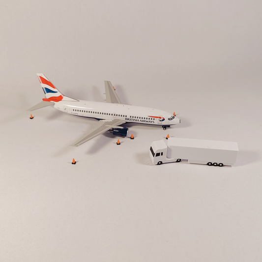 4x White Articulated Truck/Lorry Airport GSE Vehicle 1:200 Scale Fully Rotating