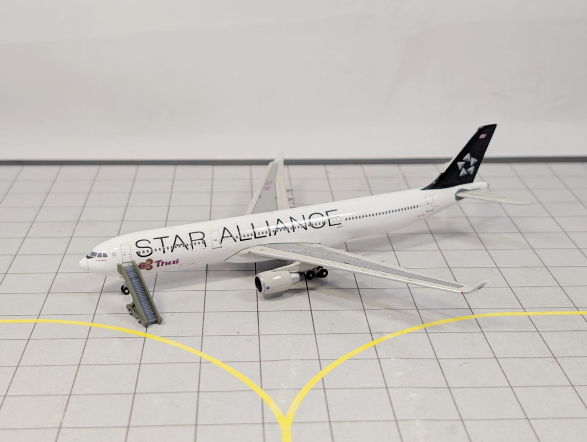 10x Widebody Aircraft Stairs Airport GSE Vehicles 1:400 Scale Diorama