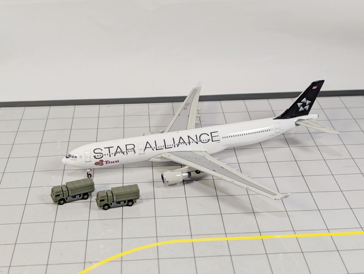 Military Transport Trucks (x8) Airport GSE Army Vehicles 1:400 Scale Diorama