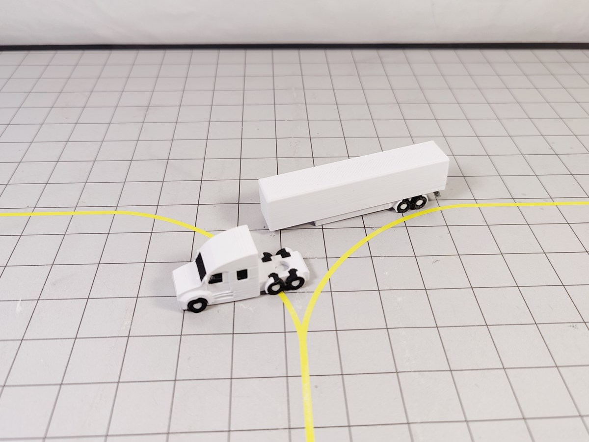 4x Trucks US style (Rotating) Airport GSE Service Vehicles 1:200 Scale Diorama