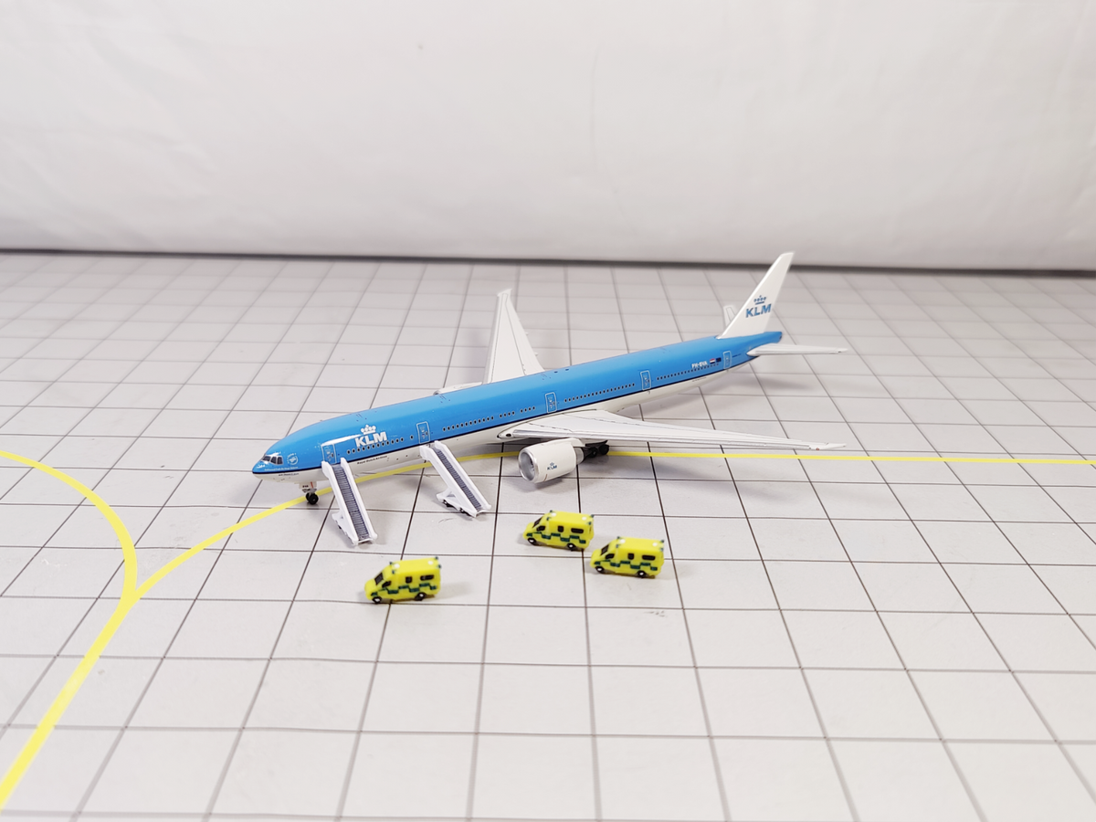 10x Ambulances Airport Emergency Vehicles Scenery GSE Models 1:500 Scale Diorama