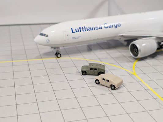 Military Humvee 4x4 Army Vehicles (x5) Airport GSE Vehicles 1:200 Scale Diorama