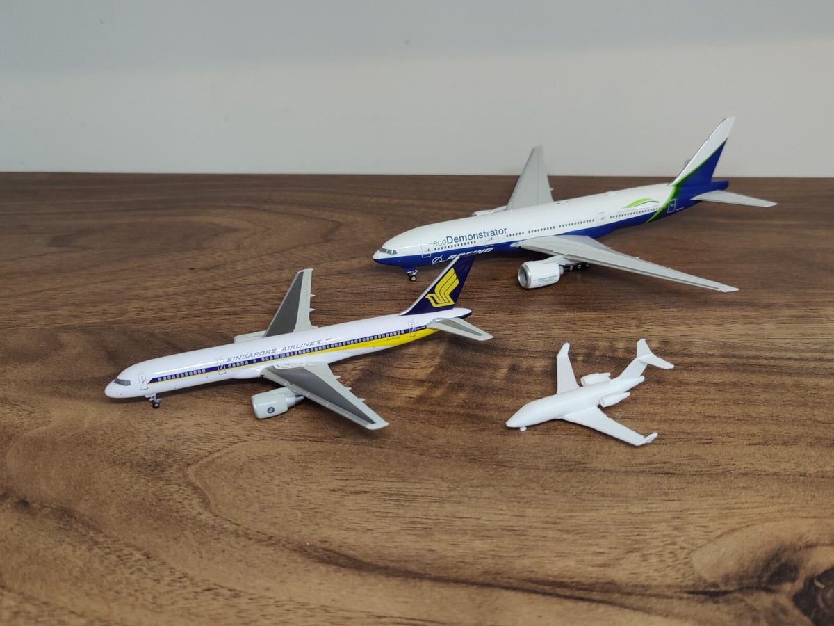 2x Bombardier Challenger CL-600 Business Private Jet Model 1:400 Scale Scenery (Blank)
