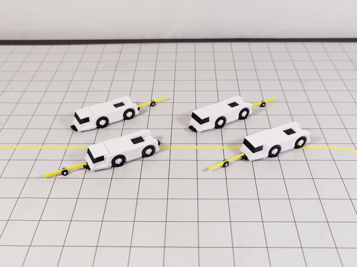 4x White Aircraft Tugs/Tractors + Tow Bars Airport GSE Models 1:200 Diorama