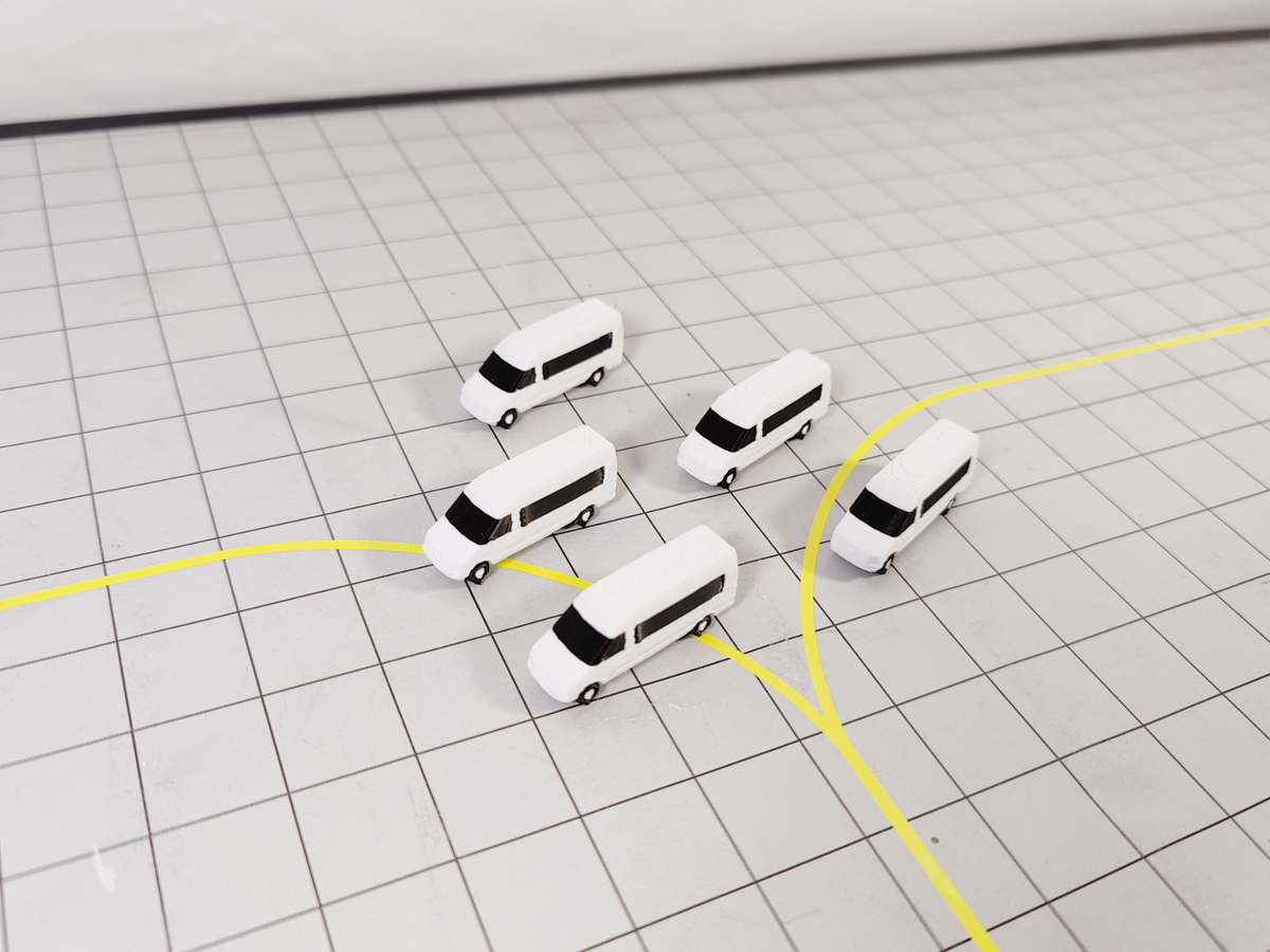 5x White Airport Crew Minibuses/Vans GSE Vehicles Models 1:200 Scale Diorama