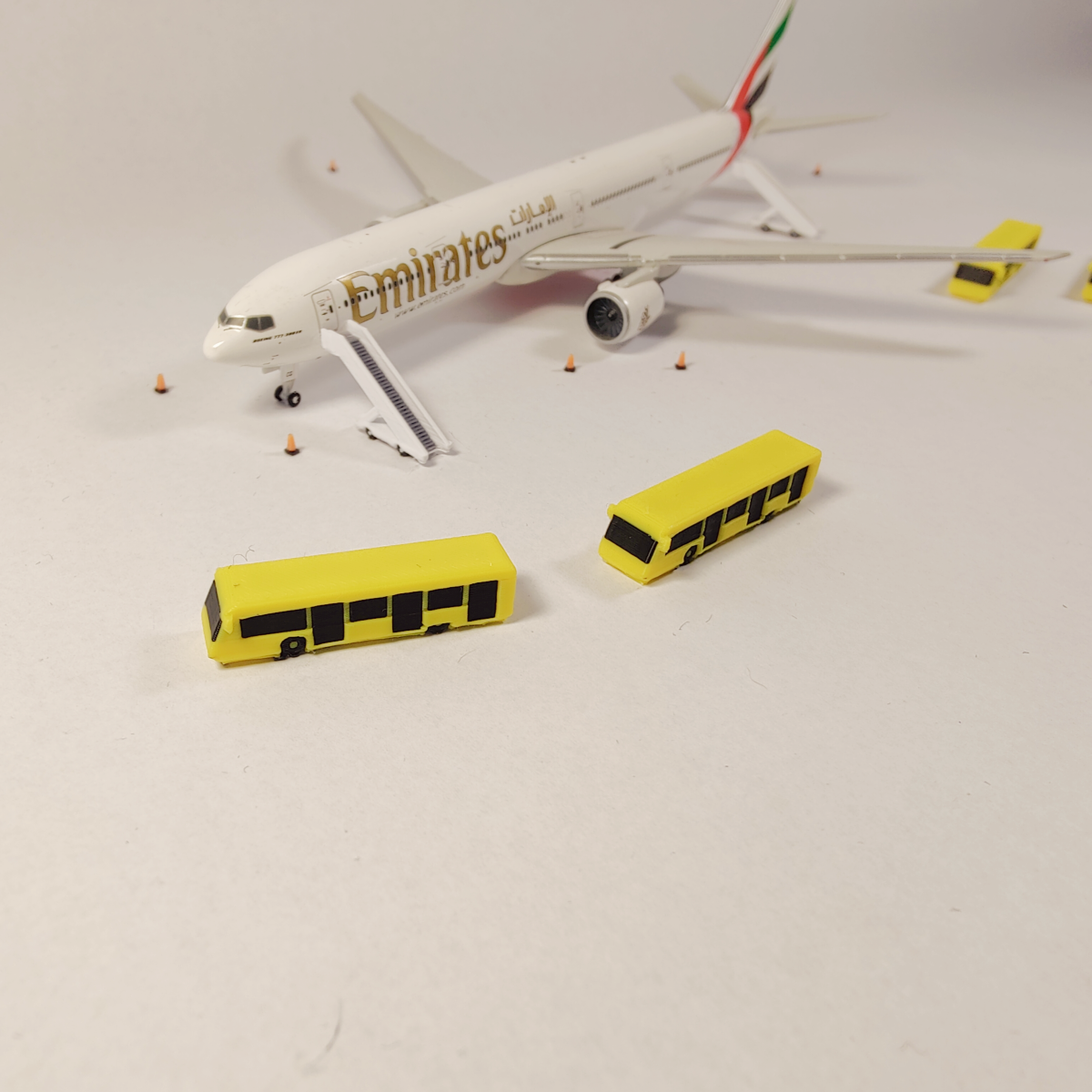 8x Yellow Airport Bus Set GSE Ground Service Vehicle Models 1:400 Scale Diorama