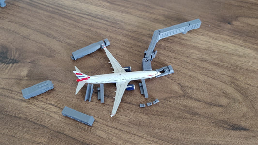 25x Narrow Body GSE Equipment Tug/Stairs/Bus/Trucks+ 1:400 Scale Airport Diorama