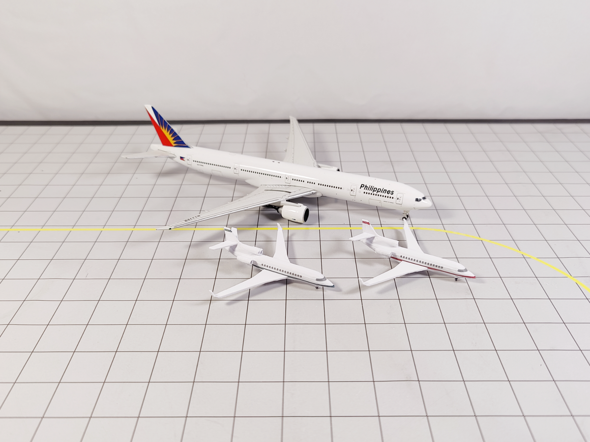 2x Dassault Falcon 8X Business Private Jet Models Painted Liveries 1:400 Scale