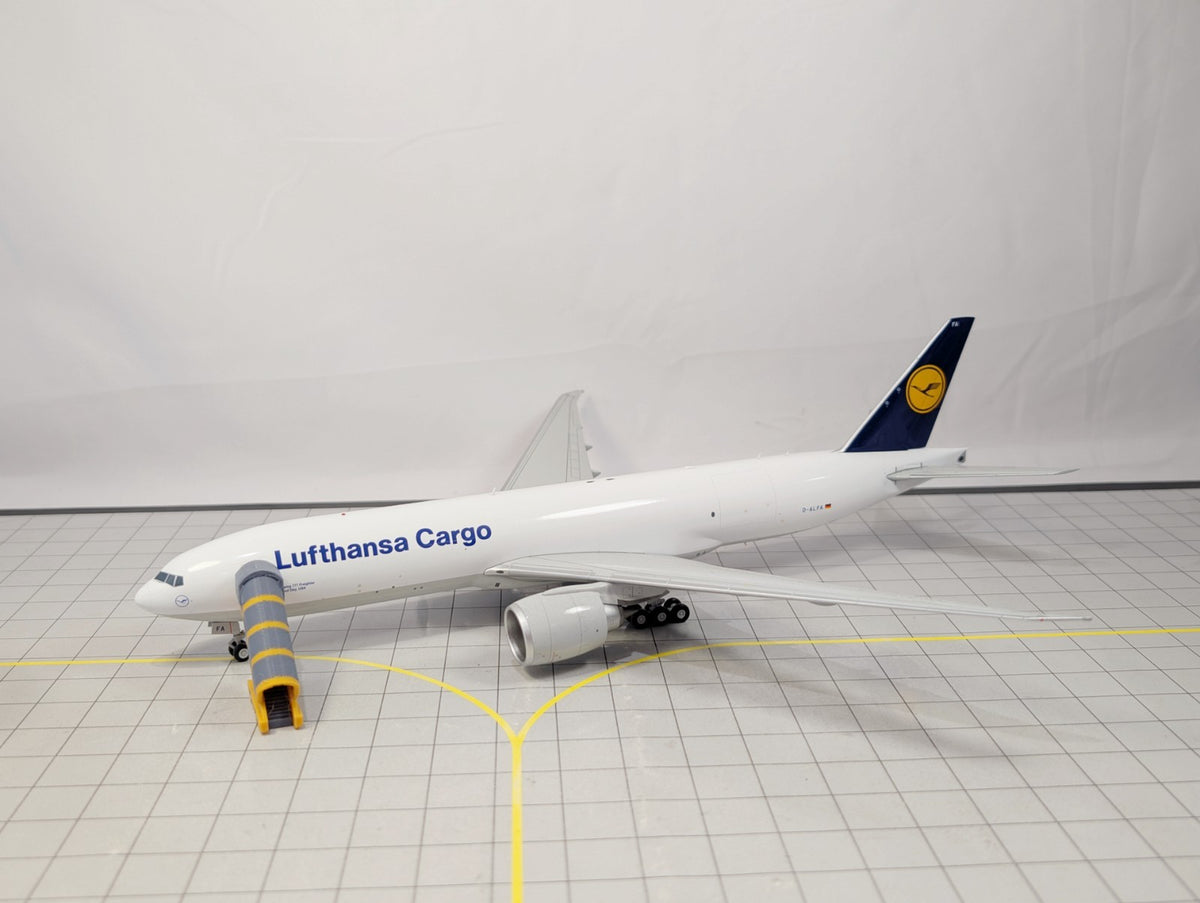 4x Widebody Covered Aircraft Stairs Airport GSE Models 1:200 Scale Diorama