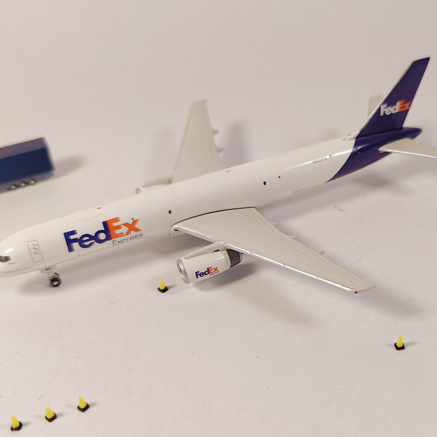 40x Yellow Airport Traffic Cones Aircraft GSE Vehicle Model 1:400 Scale Diorama