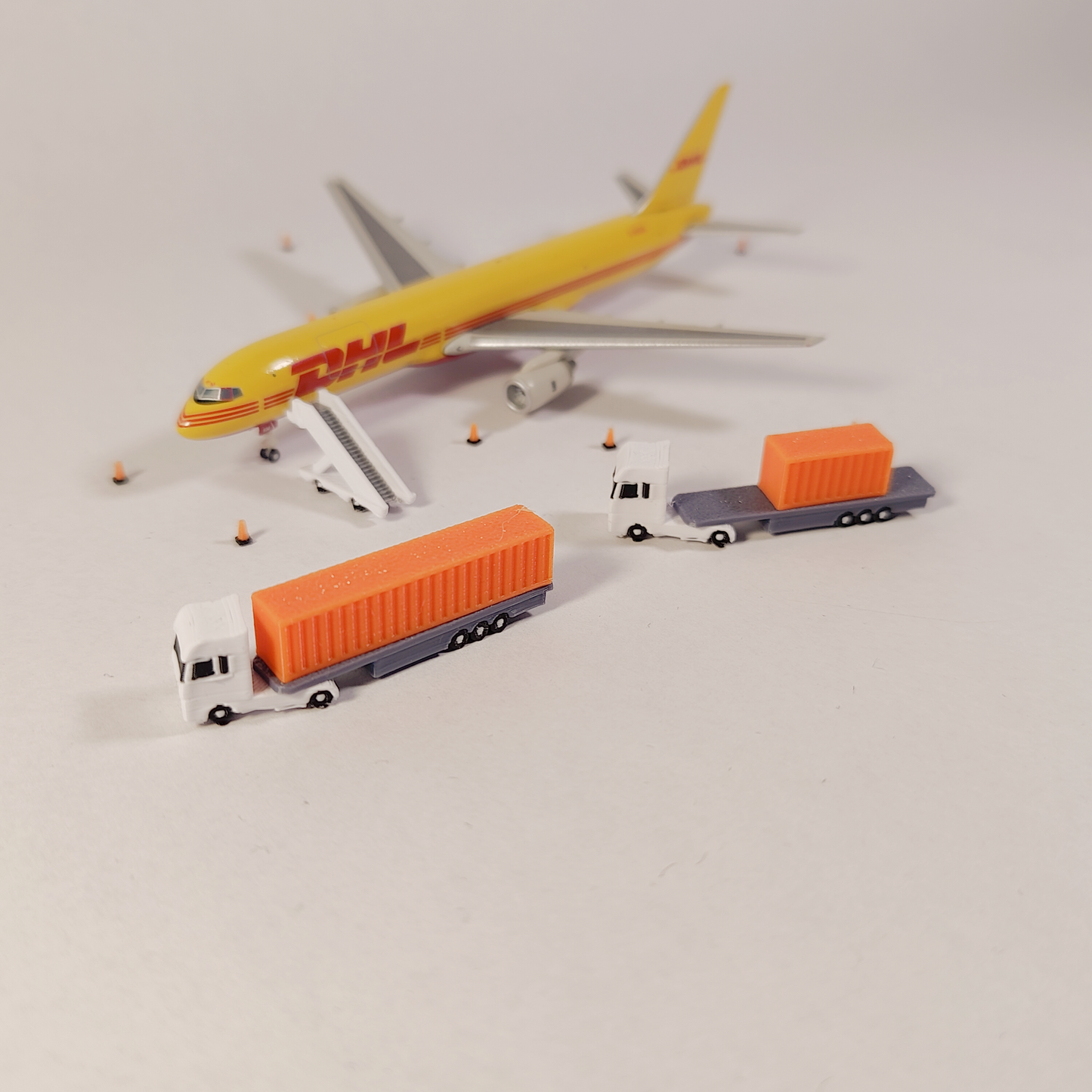6x Orange Articulated Container Truck/Lorry Airport GSE Vehicle 1:400 Scale Models