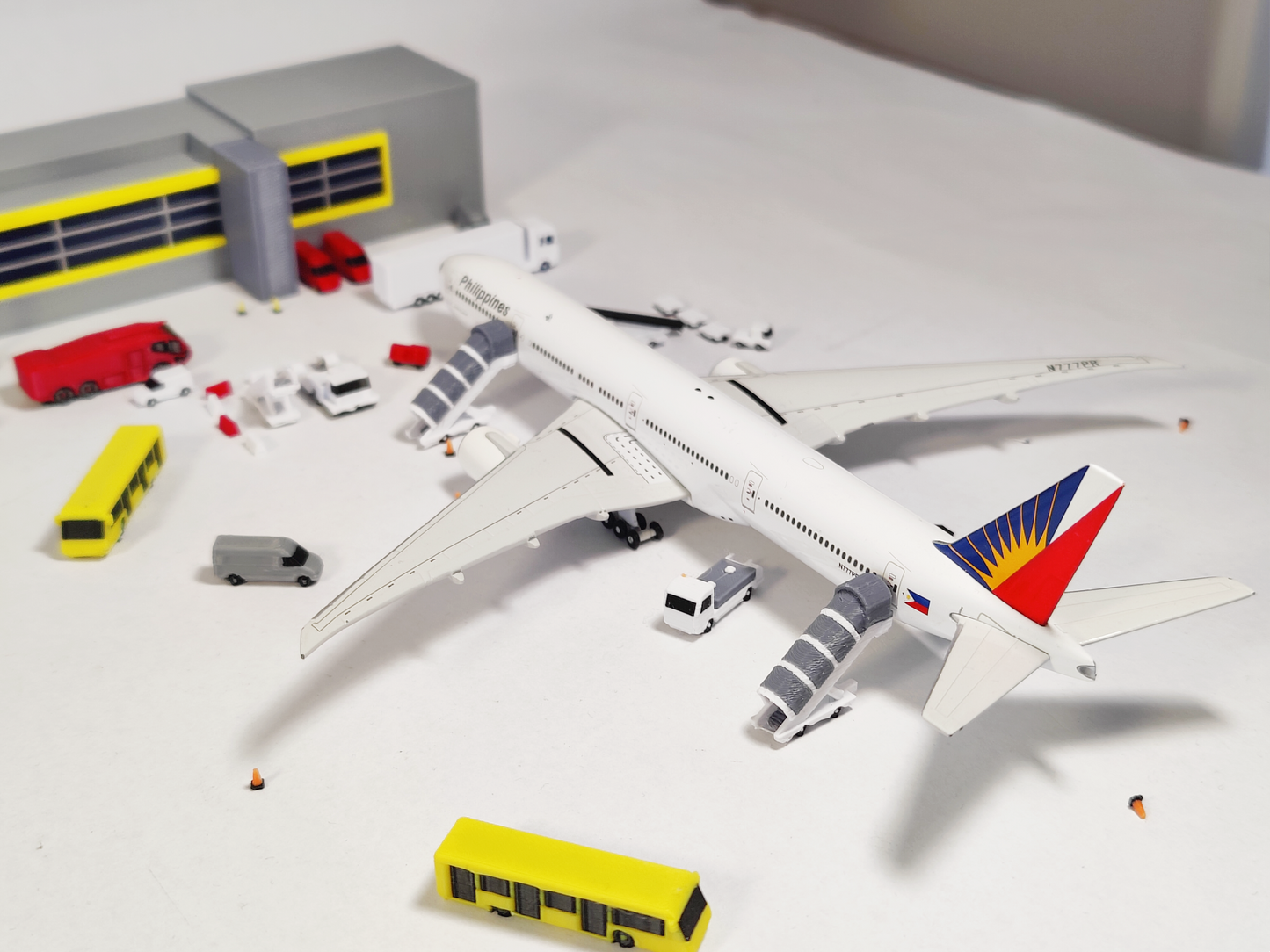 8x White Widebody COVERED AIRCRAFT STAIRS Airport GSE Models 1:400 Scale Diorama