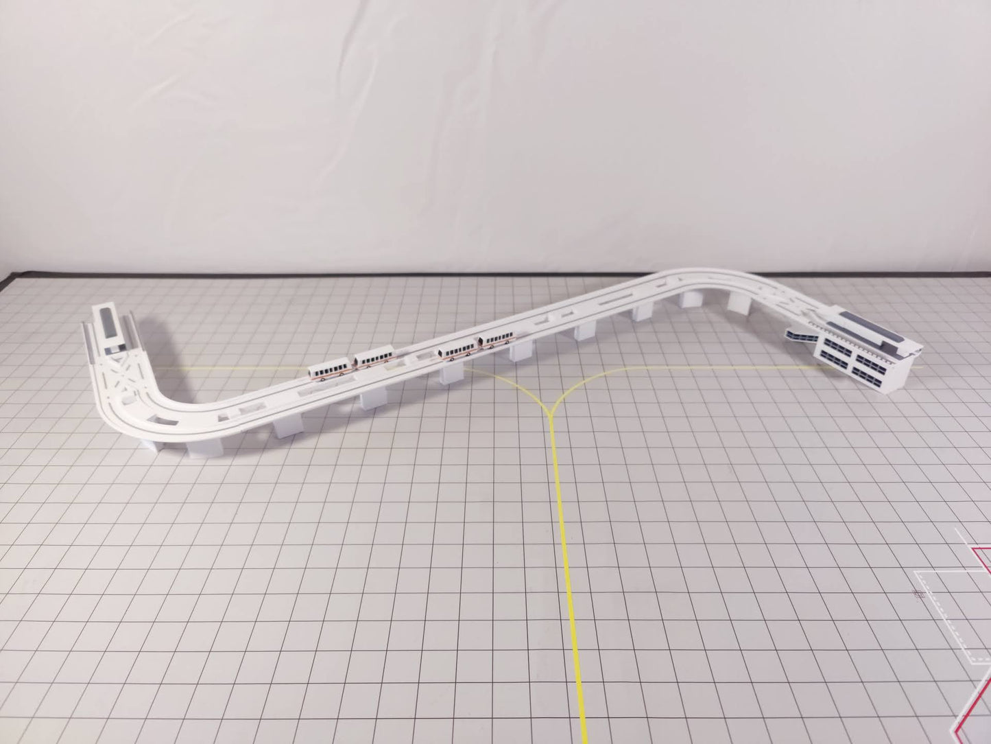Airport APM Automated People Mover Sky Train Model 1:400 Scale Airport Diorama