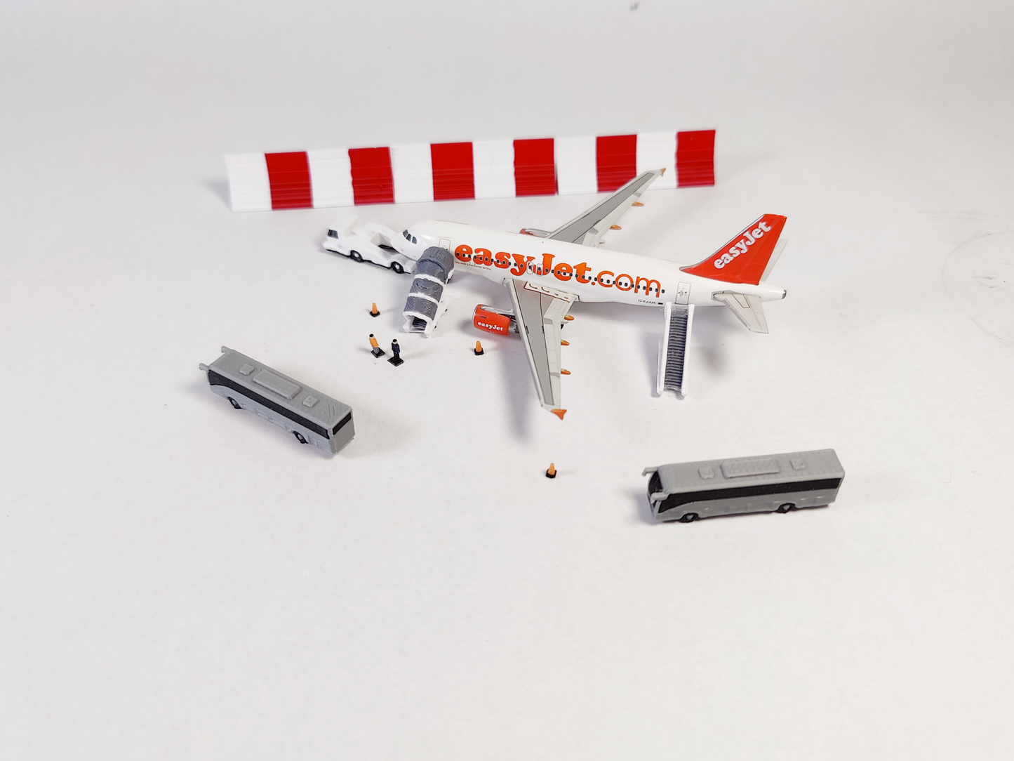 6x Passenger Coach/Buses Aircraft Airport GSE Set Models 1:400 Diorama