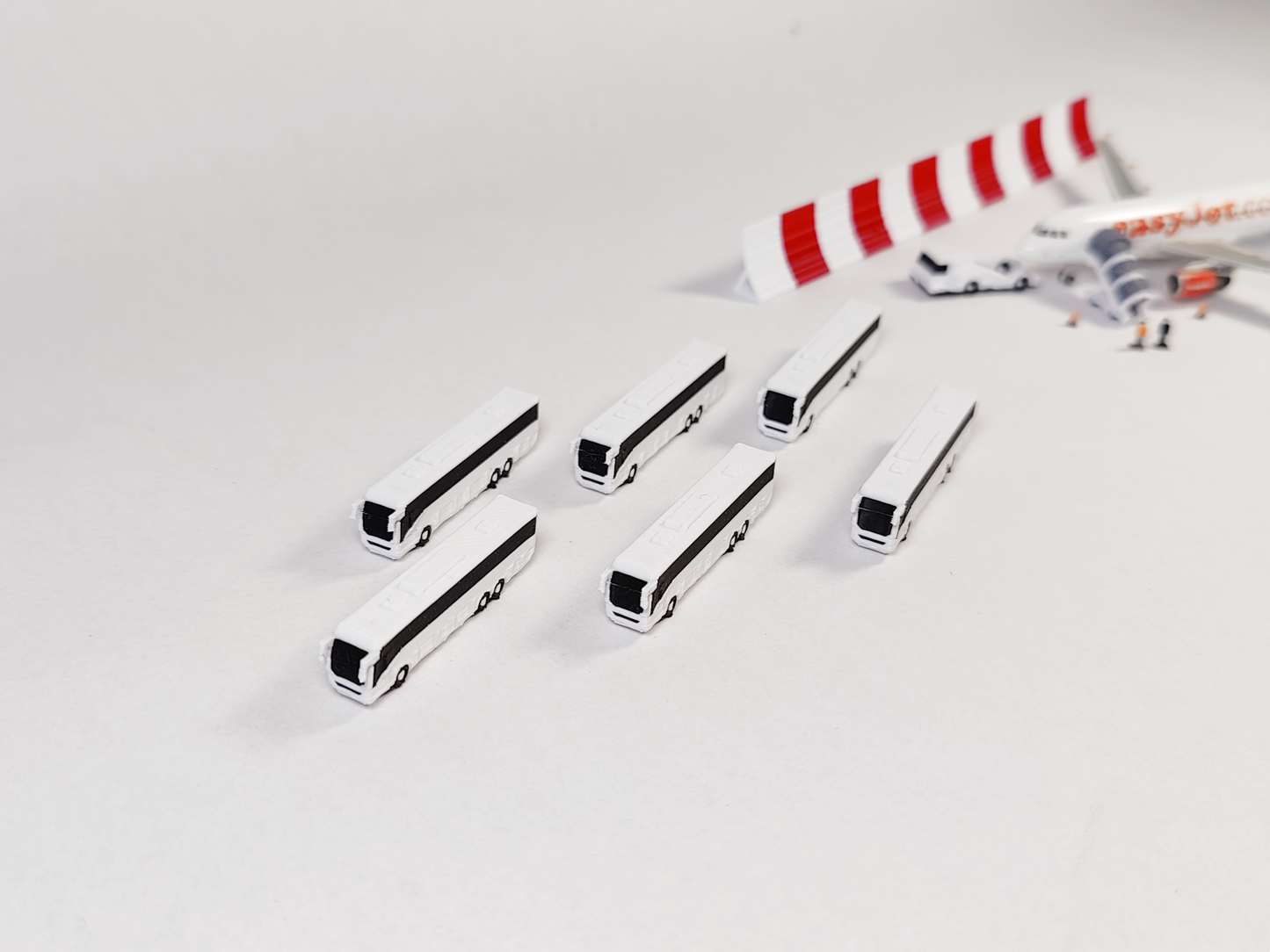 6x Twin Axle Coach/Buses Aircraft Airport GSE Set Models 1:400 Diorama