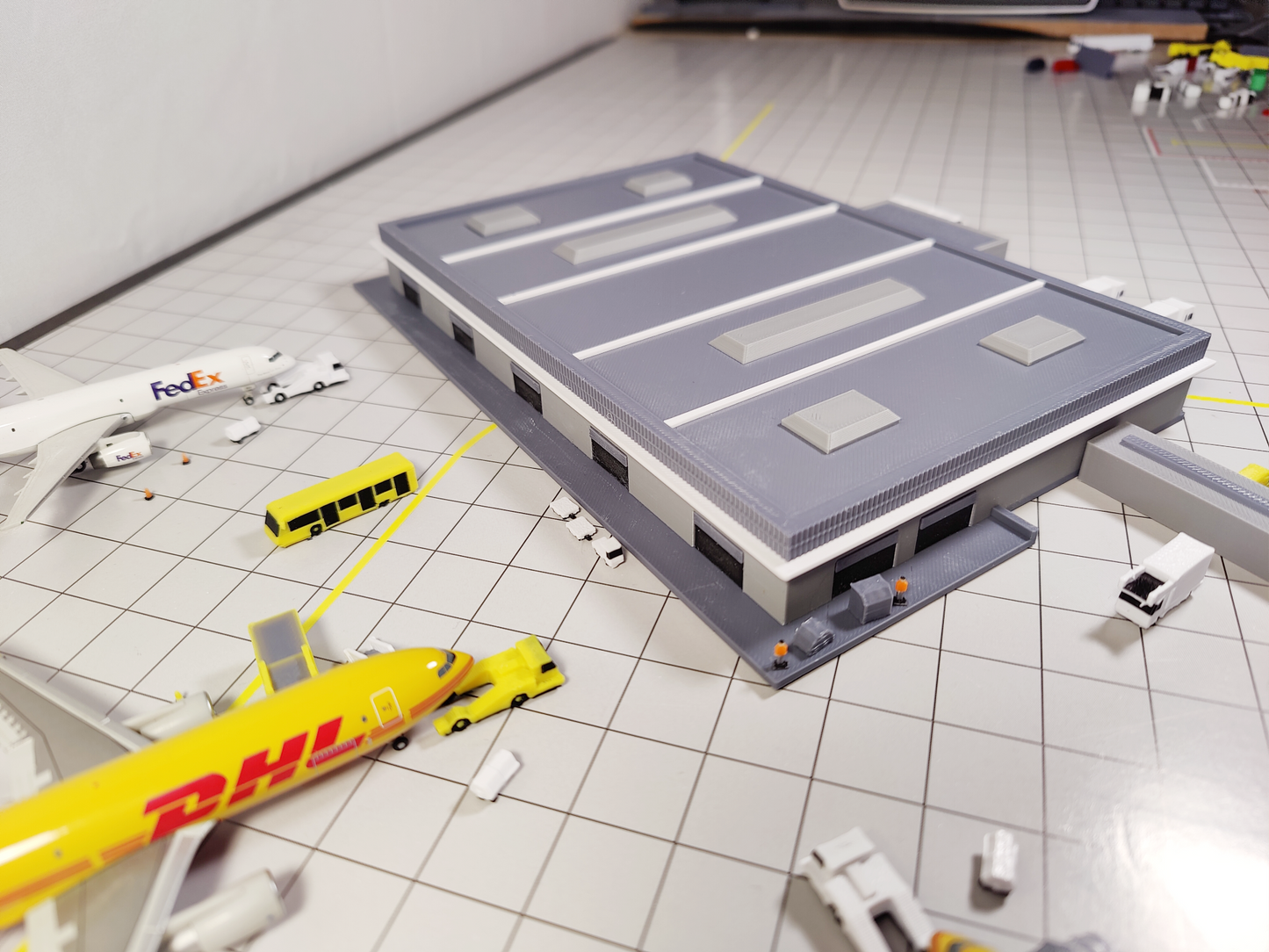 Cargo Terminal Building Facility 1:400 Scale Airport Aircraft GSE Model Diorama