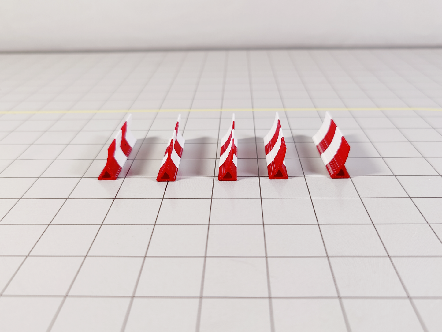 20x Red & White AIRCRAFT JET BLAST FENCES Airport Taxiway Models 1:400 Scale