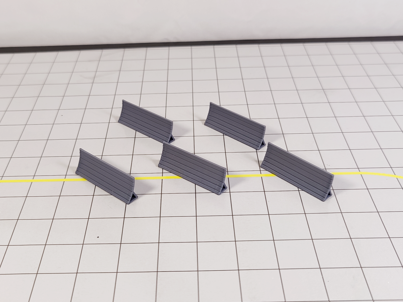 20x Grey AIRCRAFT JET BLAST FENCES Airport Taxiway Building Models 1:400 Scale