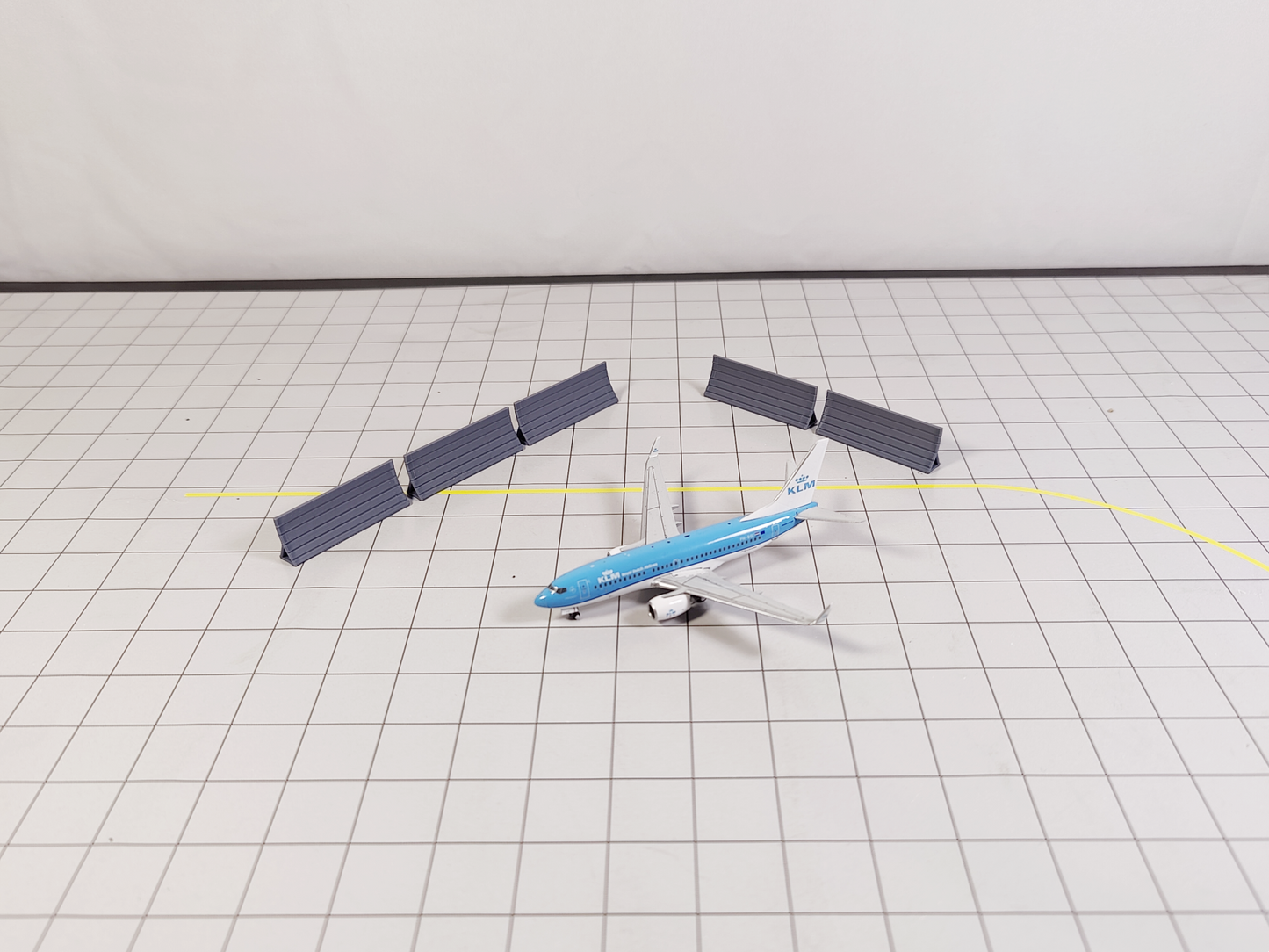 20x Grey AIRCRAFT JET BLAST FENCES Airport Taxiway Building Models 1:400 Scale