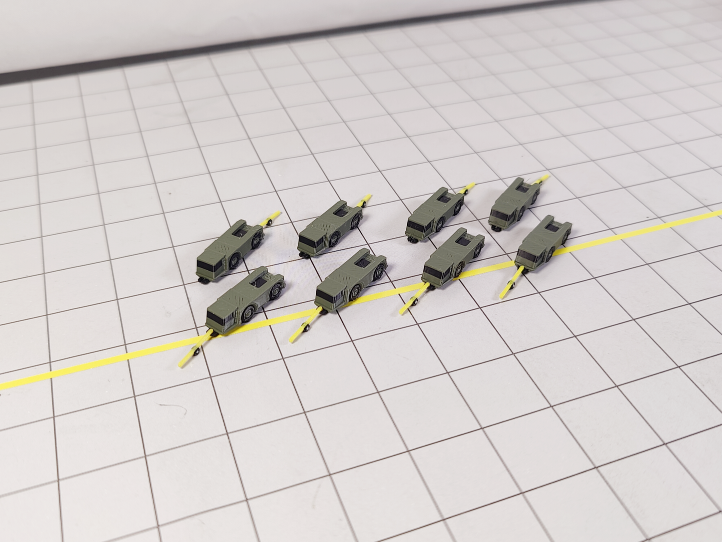 8x Military AIRCRAFT TUGS/TRACTORS + TOW BARS Airport GSE Models 1:400 Diorama