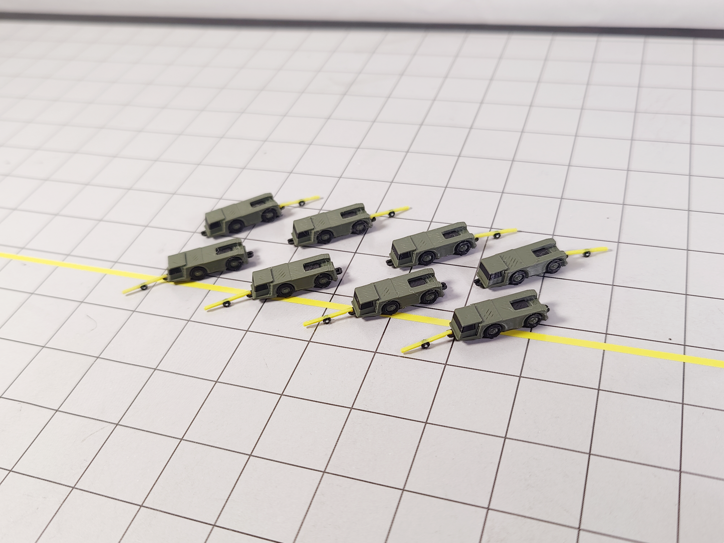 8x Military AIRCRAFT TUGS/TRACTORS + TOW BARS Airport GSE Models 1:400 Diorama