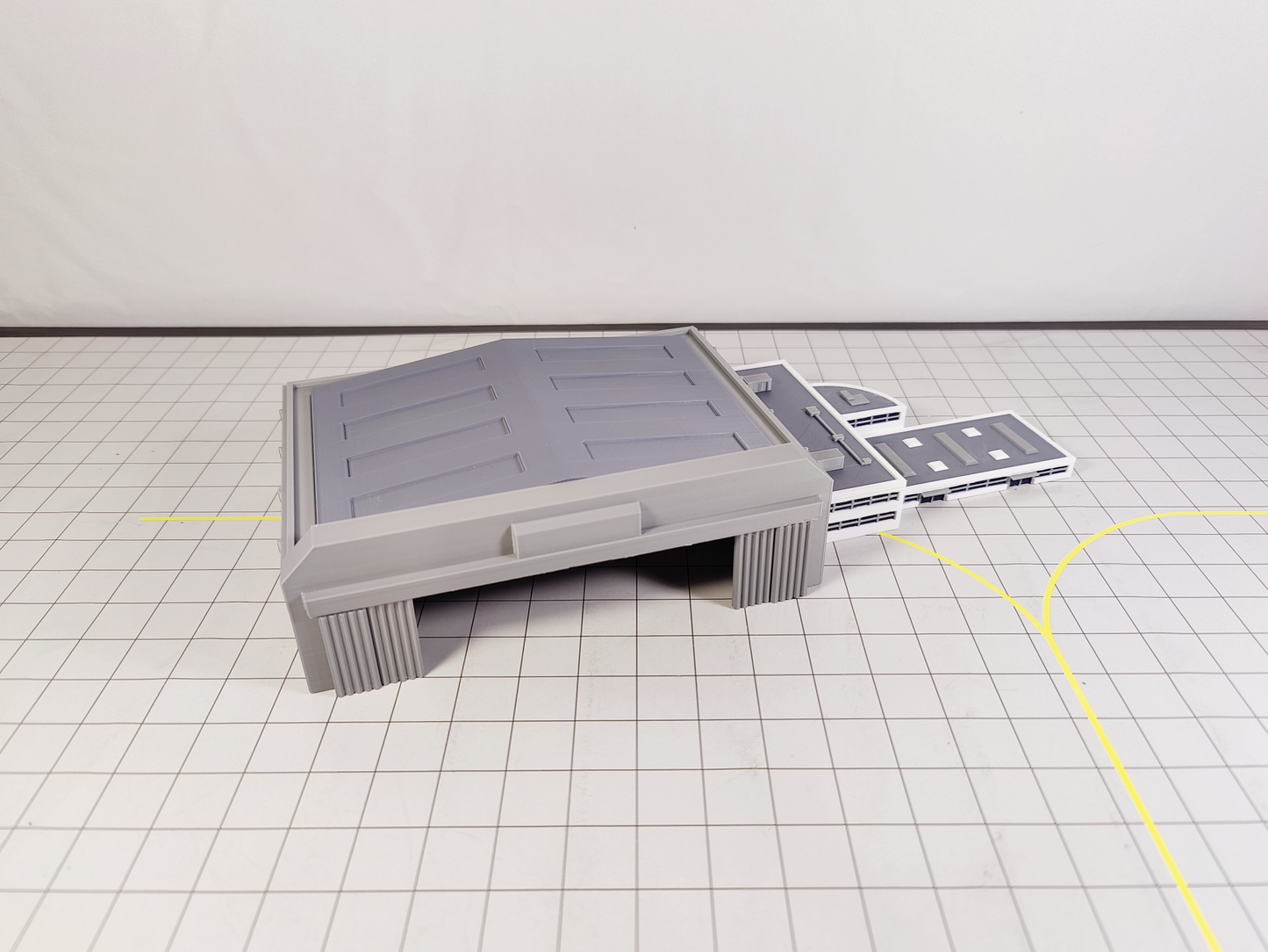AIRPORT FBO Business Jet Terminal + Hangar Aircraft Building Diorama 1:400 Scale