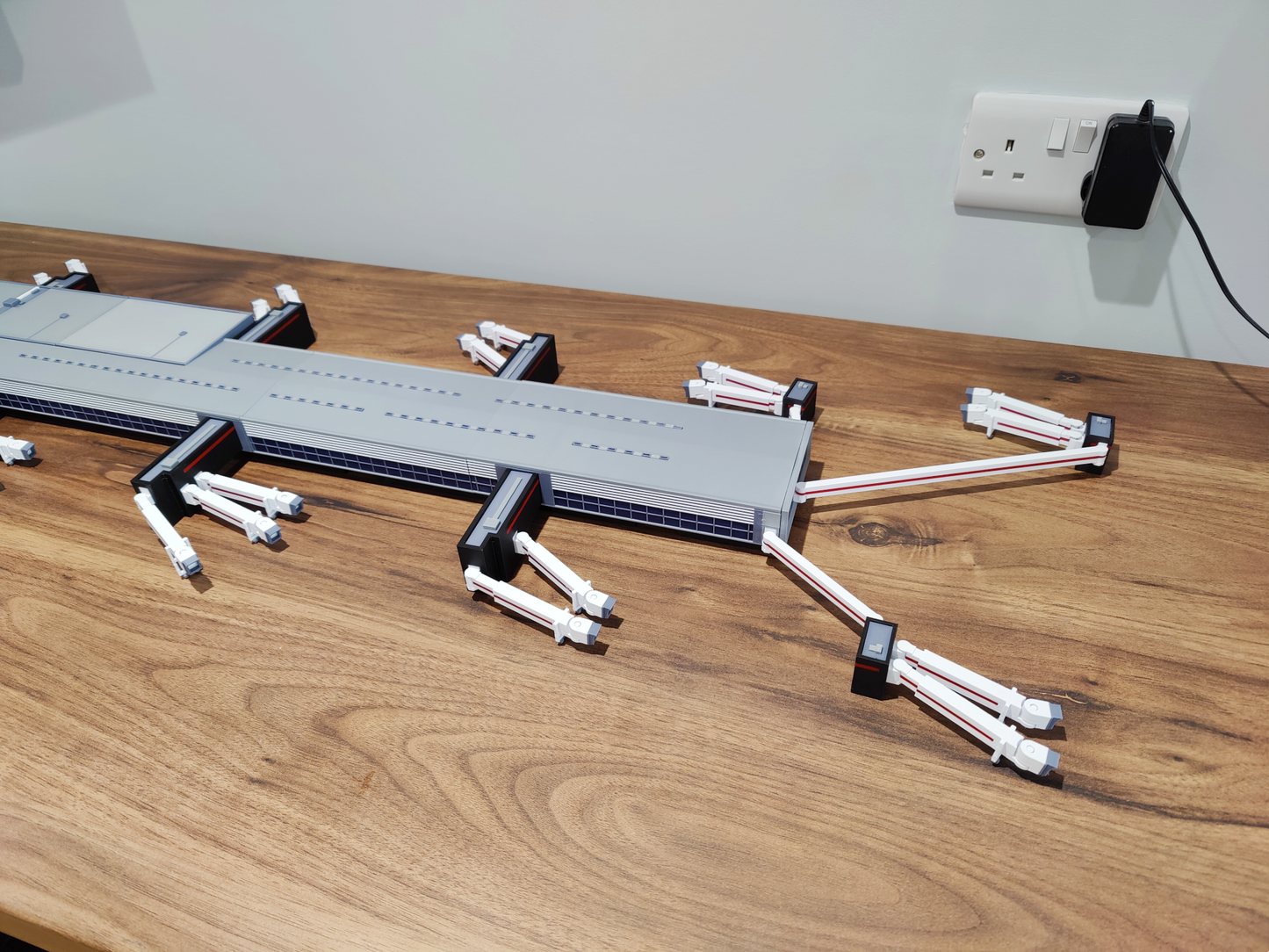 LONDON HEATHROW TERMINAL 2 PIER (T2B) 1:400 Scale Diorama Model Airport Building