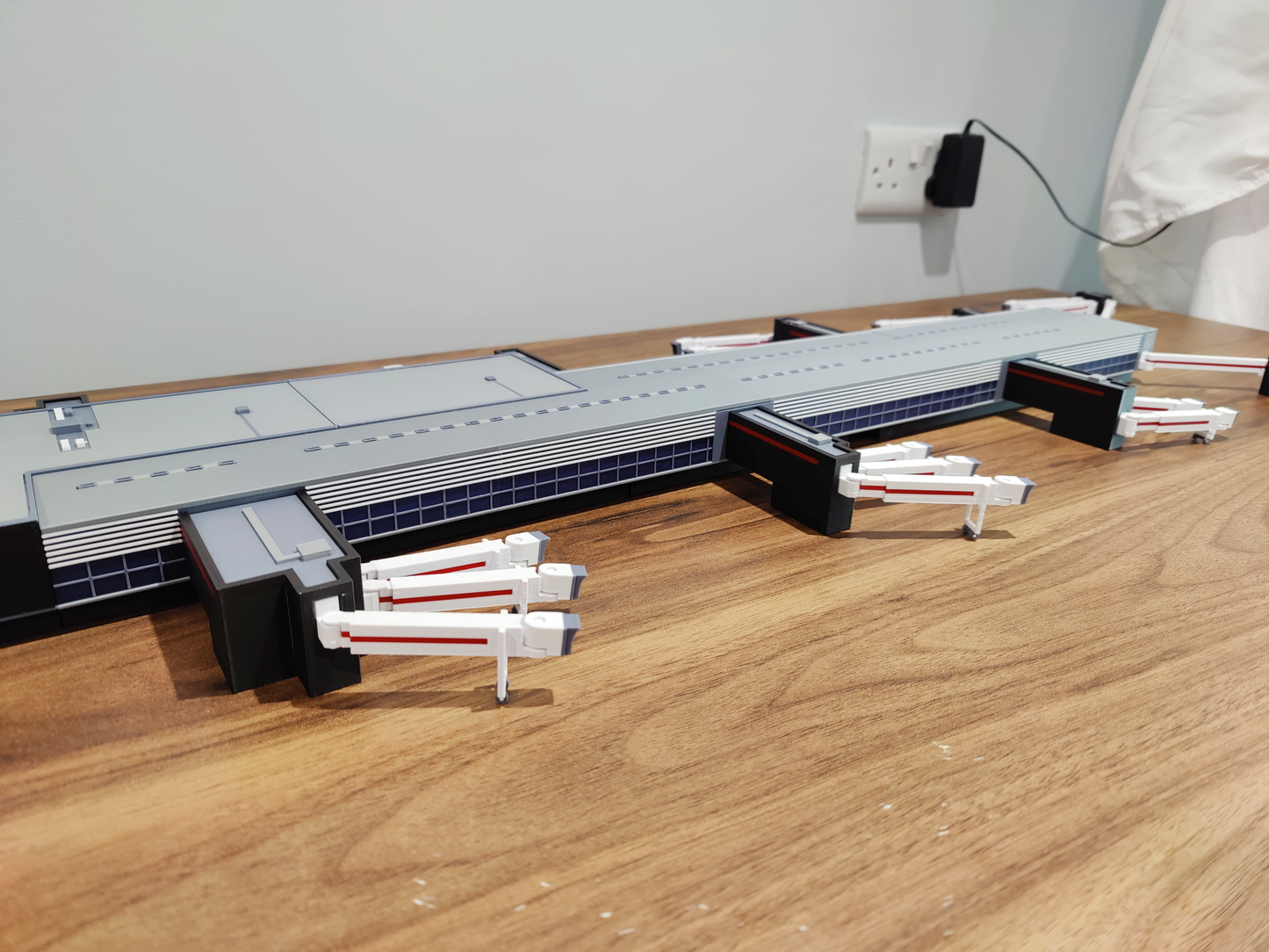 LONDON HEATHROW TERMINAL 2 PIER (T2B) 1:400 Scale Diorama Model Airport Building