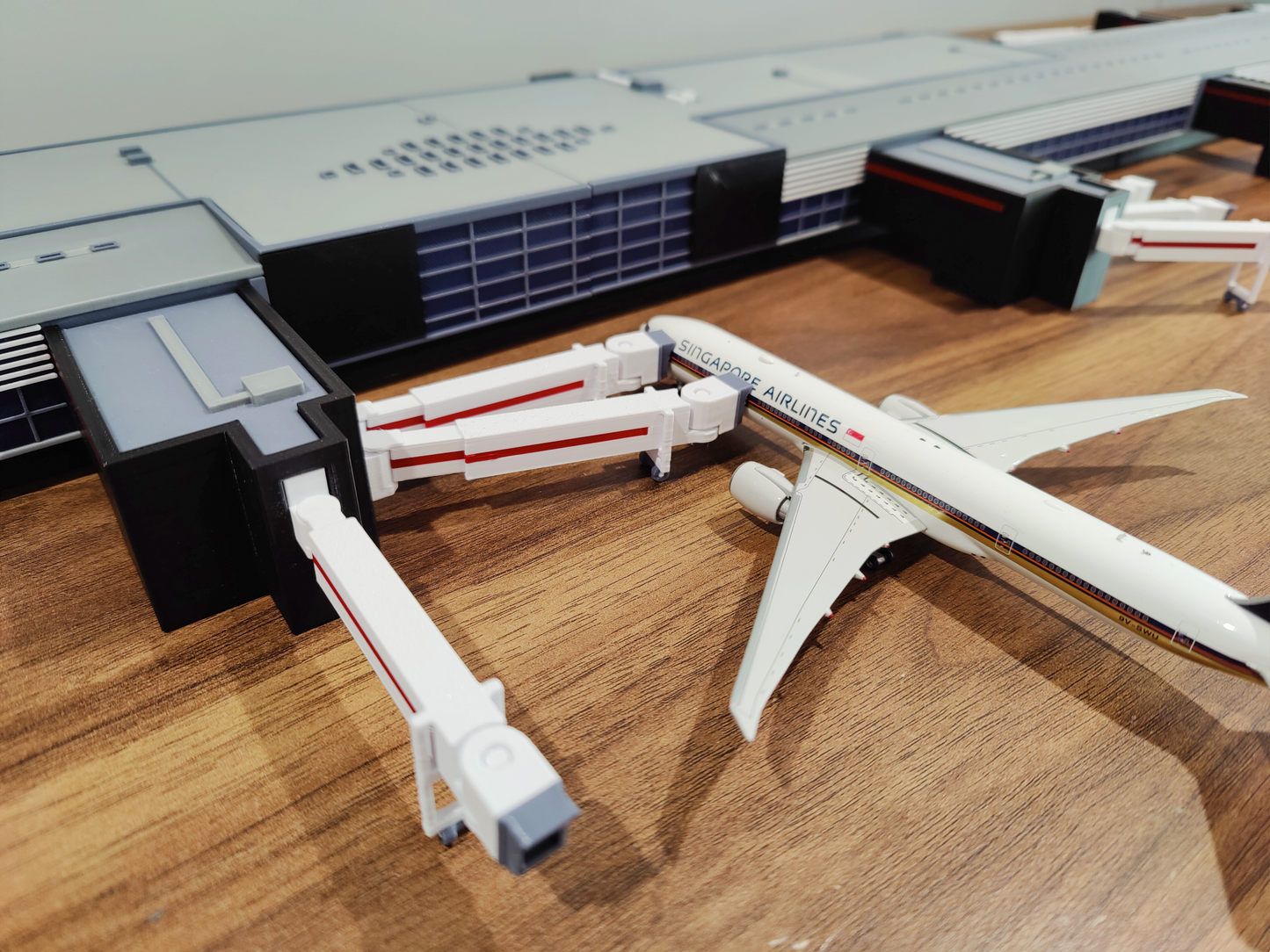 LONDON HEATHROW TERMINAL 2 PIER (T2B) 1:400 Scale Diorama Model Airport Building