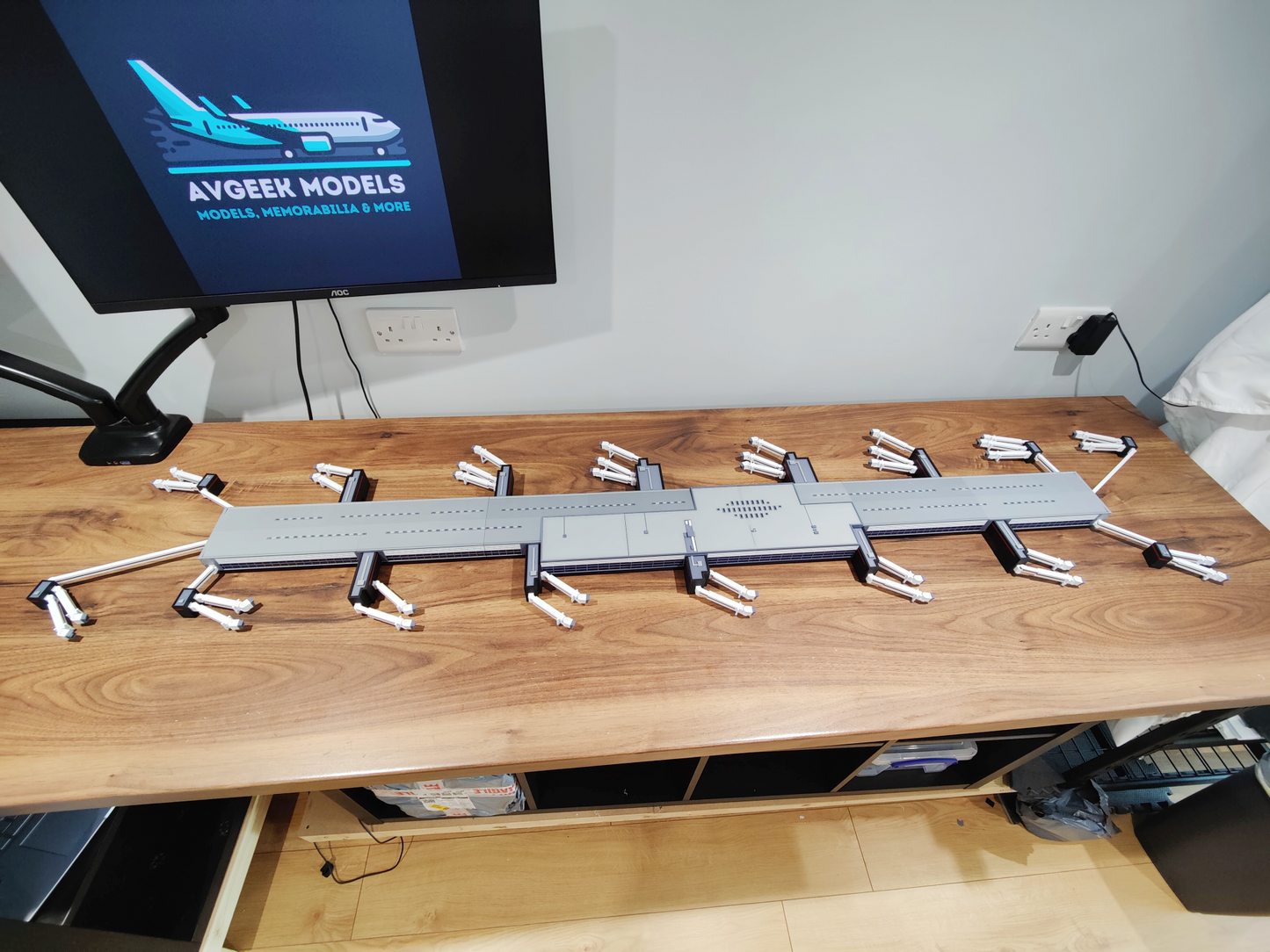 LONDON HEATHROW TERMINAL 2 PIER (T2B) 1:400 Scale Diorama Model Airport Building