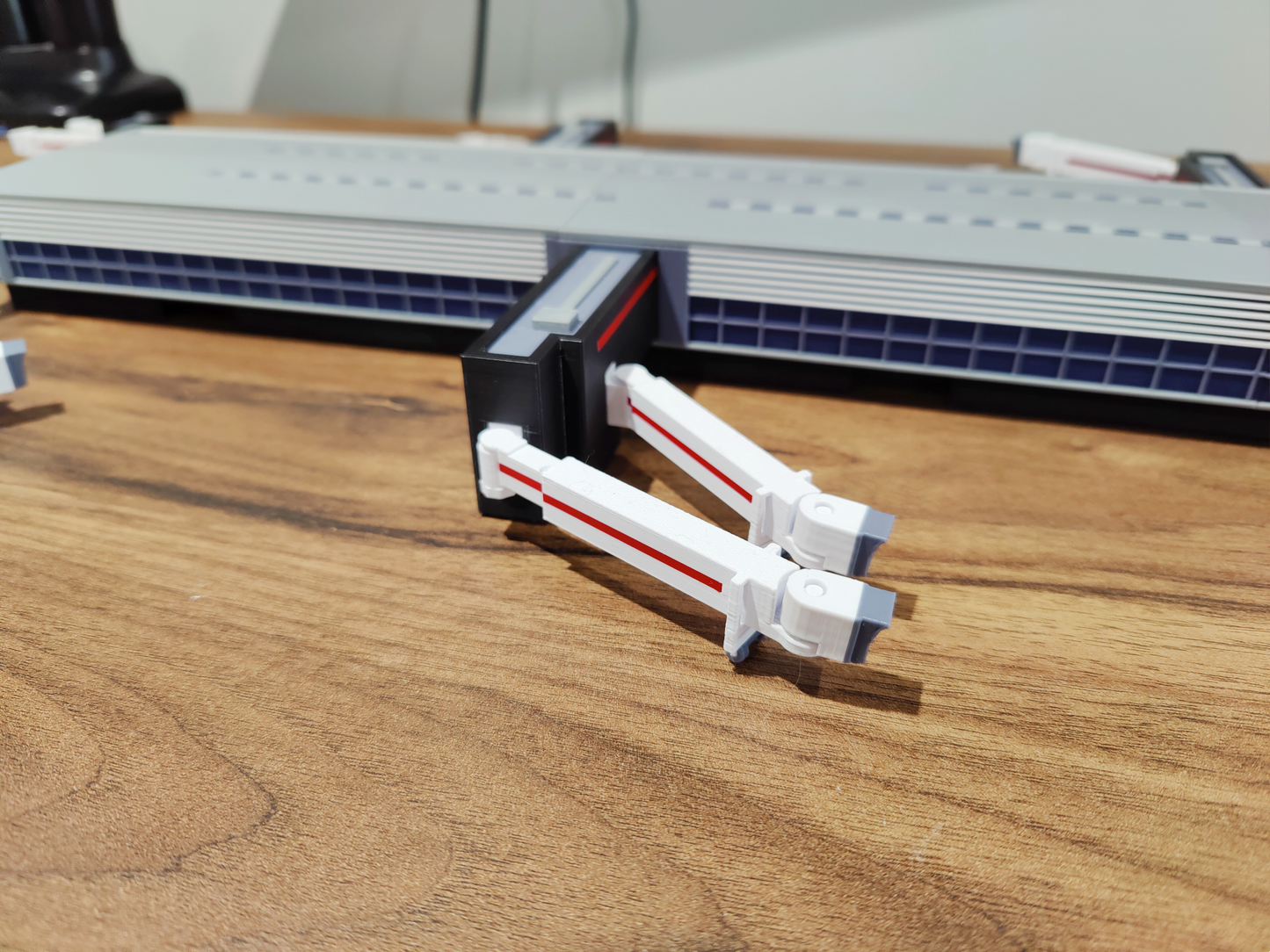 LONDON HEATHROW TERMINAL 2 PIER (T2B) 1:400 Scale Diorama Model Airport Building