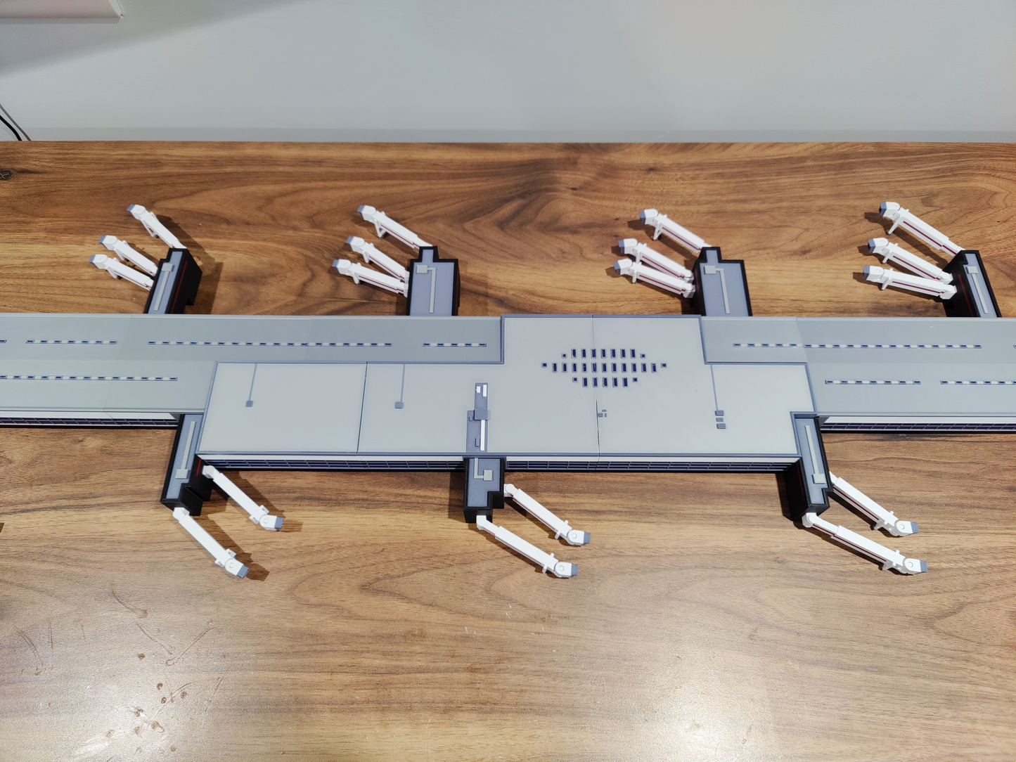 LONDON HEATHROW TERMINAL 2 PIER (T2B) 1:400 Scale Diorama Model Airport Building