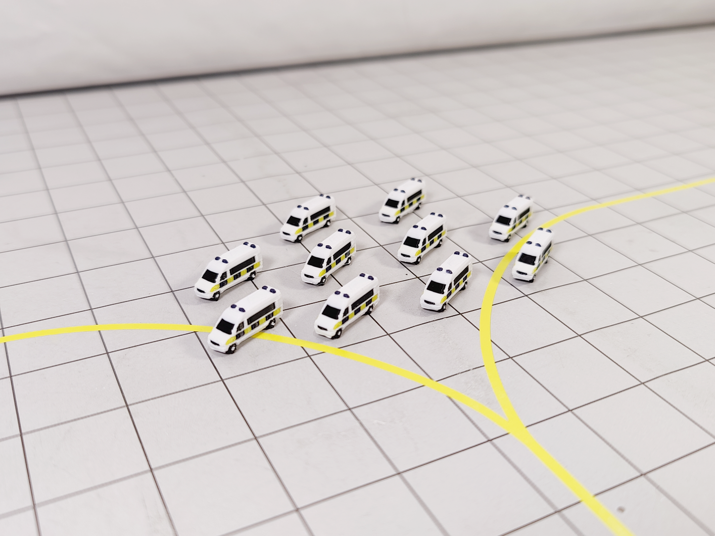 10x POLICE VANS/MINIBUS Emergency Airport GSE 1:400 Scale Diorama Vehicles