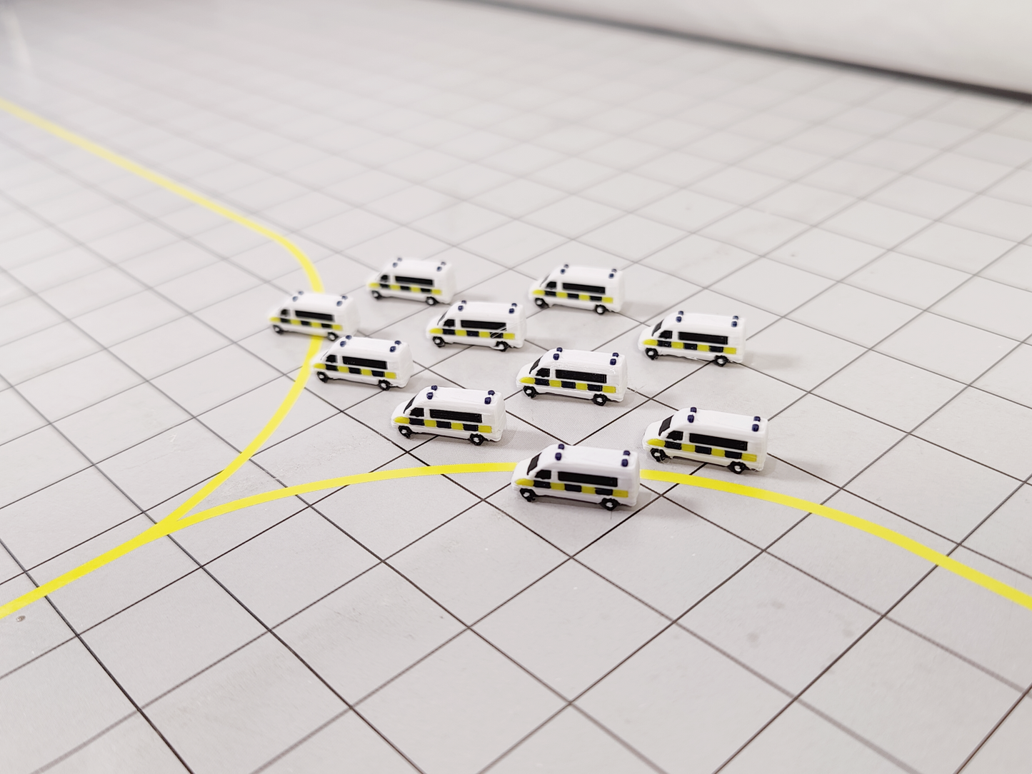 10x POLICE VANS/MINIBUS Emergency Airport GSE 1:400 Scale Diorama Vehicles