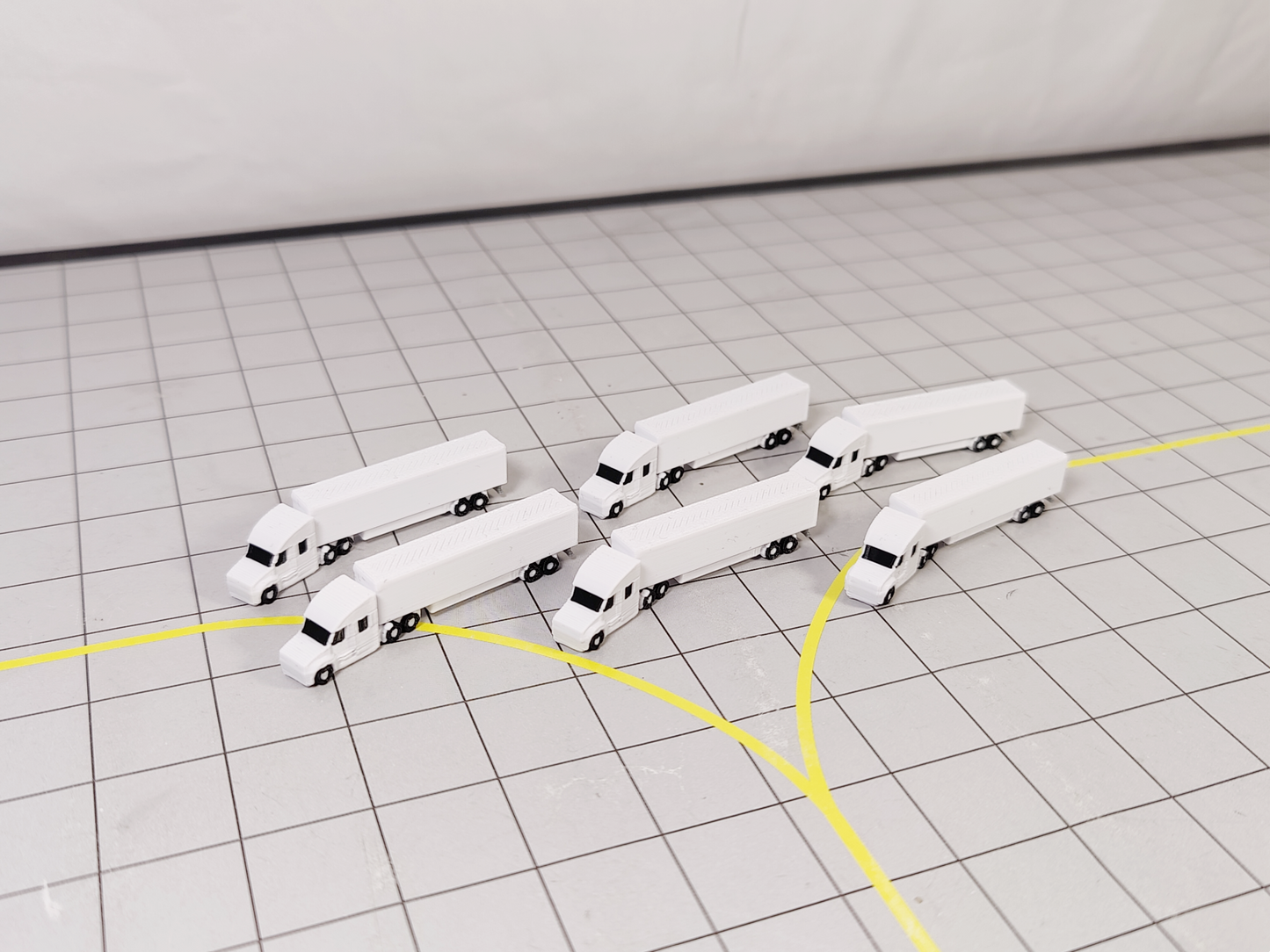 6x ARTICULATED TRUCKS US Style Airport GSE Service Vehicles 1:400 Scale Diorama