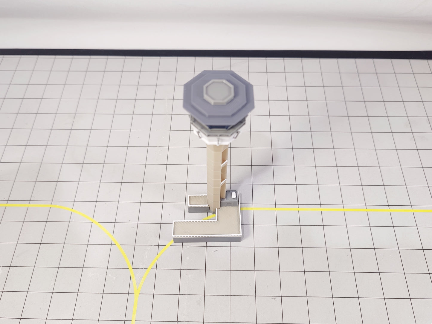 LONDON LUTON AIRPORT ATC Air Traffic Control Tower 1:400 Scale Building Model