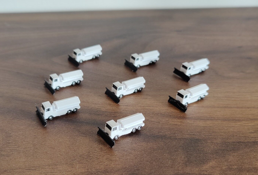 8x Snow Plough Gritter Trucks Airport GSE Vehicles 1:400 Scale Diorama