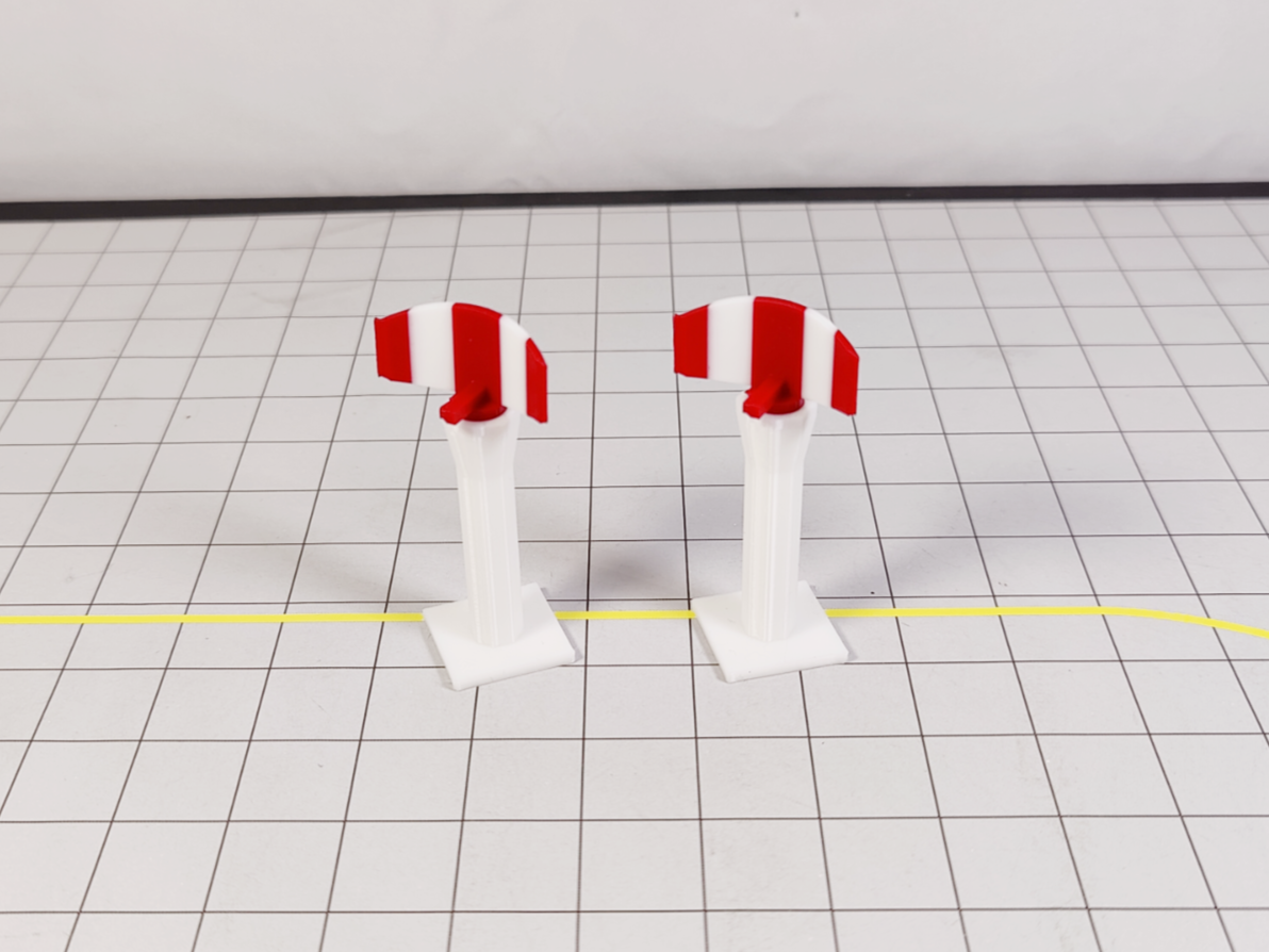 2x Red & White Small Airport Radar Towers Aircraft Building Models 1:400 Scale