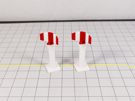 2x Red & White Small Airport Radar Towers Aircraft Building Models 1:400 Scale