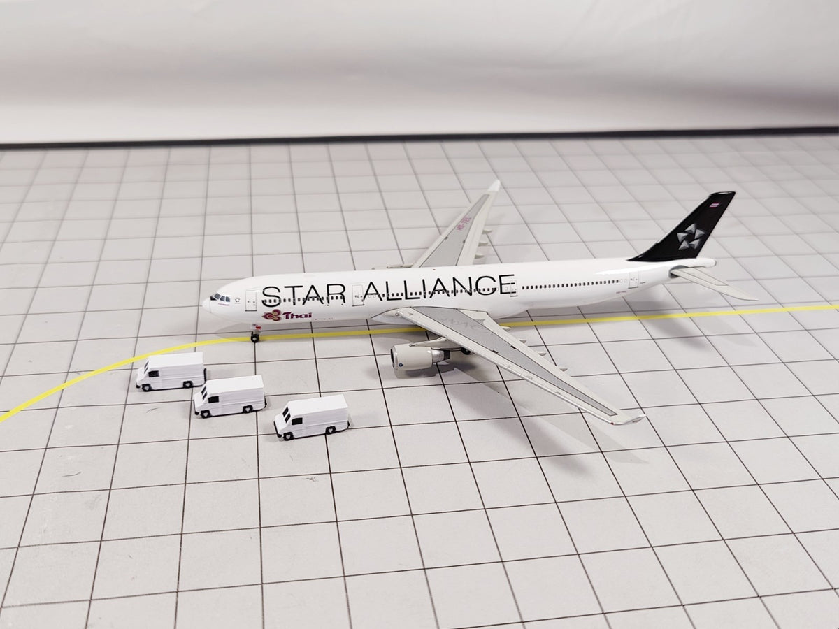 10x Courier Delivery Step Vans US Style Airport GSE Vehicles 1:400 Scale
