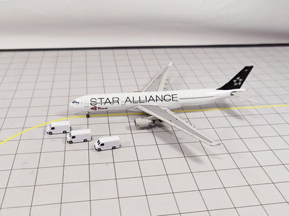 10x Courier Delivery Step Vans US Style Airport GSE Vehicles 1:400 Scale