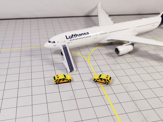 8x Airfield Operations Cars Airport Vehicles GSE Models 1:200 Scale Scenery