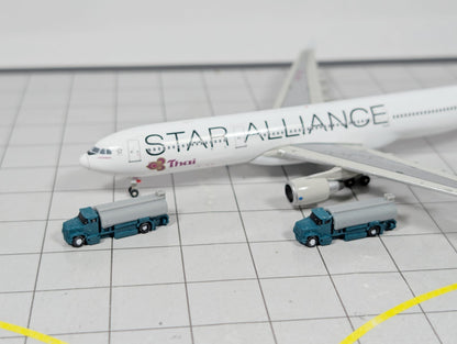 8x REFUELLING FUEL TRUCKS US Style Airport GSE Service Vehicles 1:400 Scale - Limited Edition