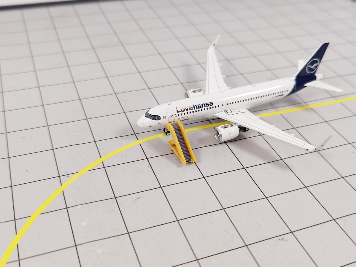 10x Narrowbody Aircraft Stairs Airport GSE Vehicles 1:400 Scale Diorama