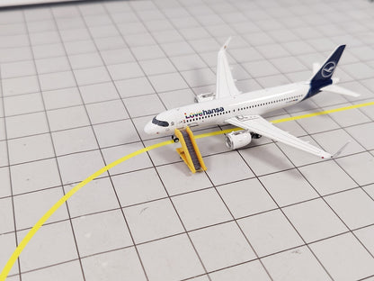 10x Narrowbody Aircraft Stairs Airport GSE Vehicles 1:400 Scale Diorama