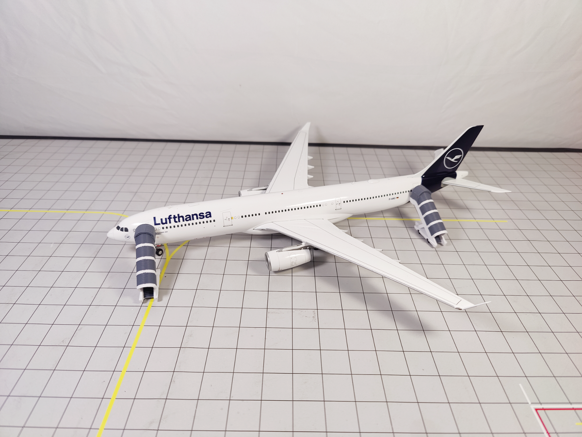 4x Widebody Covered Aircraft Stairs Airport GSE Models 1:200 Scale Diorama