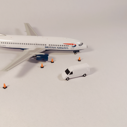 5x Courier Sprinter Vans Cargo Airport GSE Aircraft Vehicles 1:200 Scale