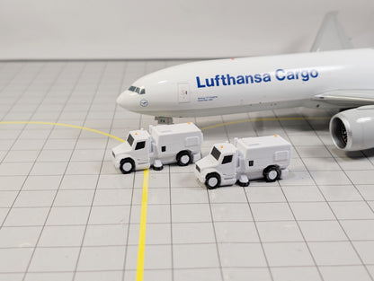 4x Airport Sweeper GSE Trucks Airport Vehicles 1:200 Scale Diorama