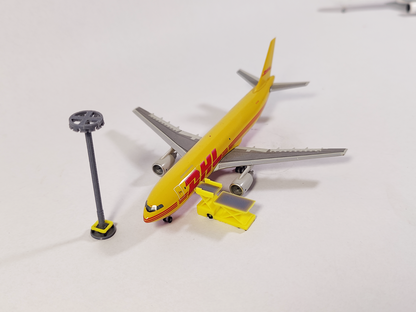 6x Cargo ULD Container High Loader Lift GSE Airport Vehicles 1:400 Scale